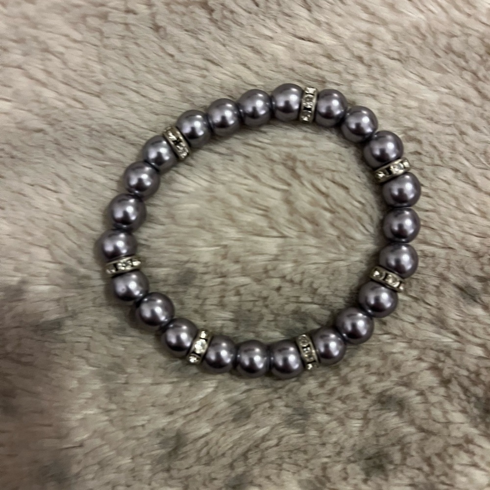 Elegant Gray Pearl Bracelet